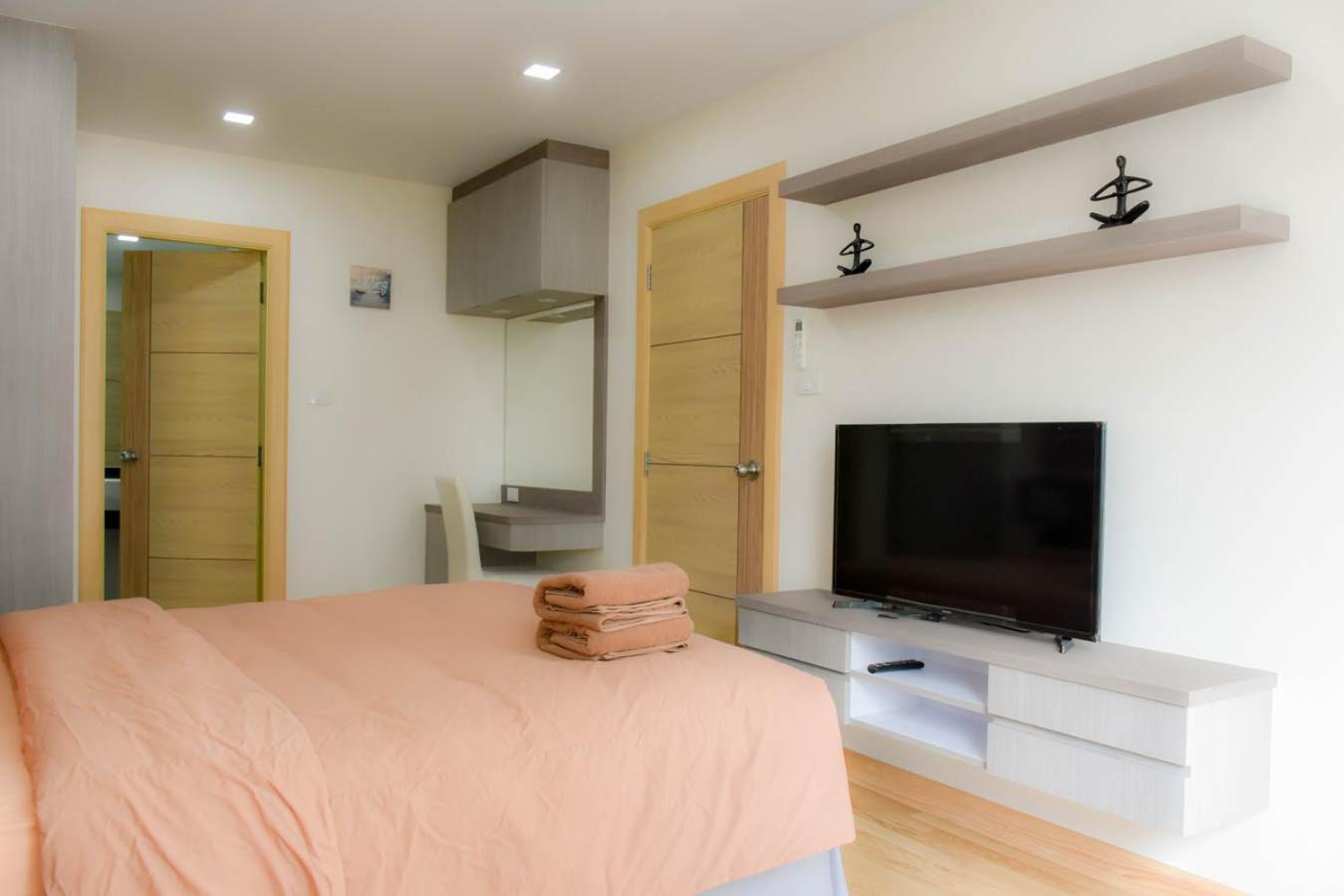 Whale Marina Condominium Na Chom Thian Room photo